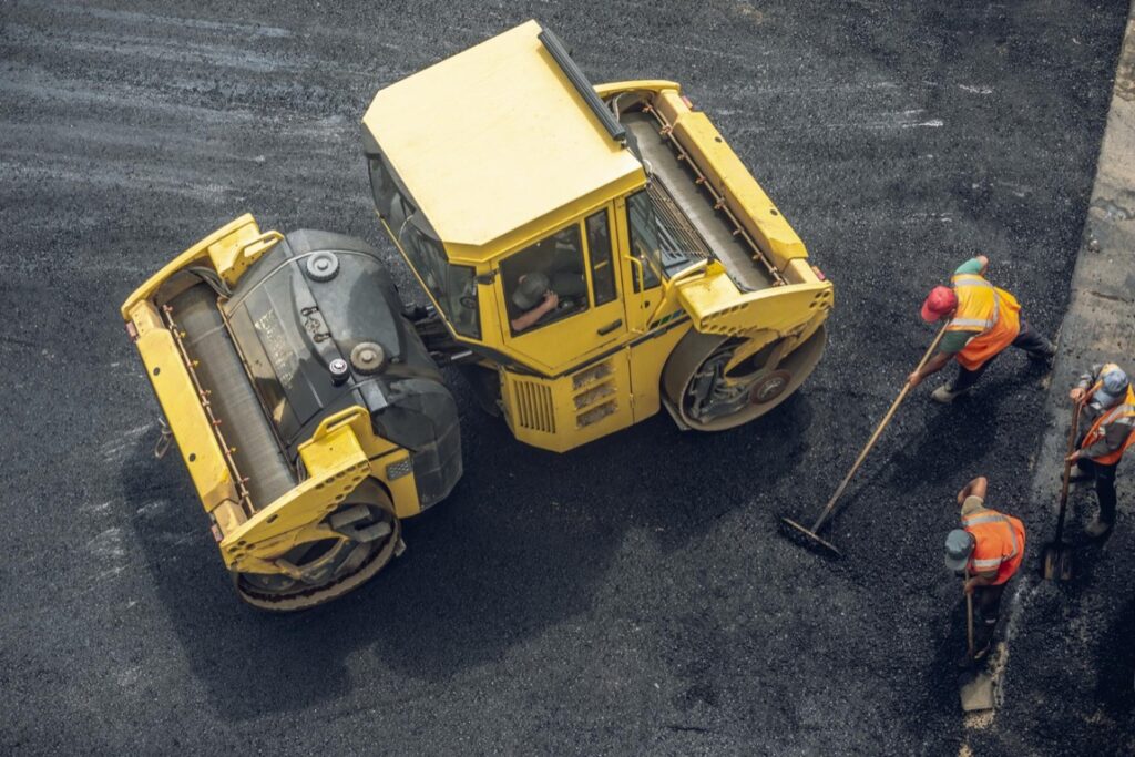 Analiza rynku robót drogowych pokazuje, że jest to sektor pełen wyzwań, ale również oferujący liczne możliwości dla firm gotowych inwestować w nowe technologie i podejścia do zarządzania projektami