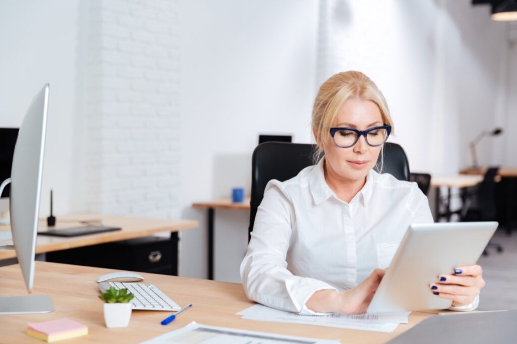 Rozpoczynając przygodę z przetargami, pierwszym krokiem jest znalezienie odpowiednich ogłoszeń